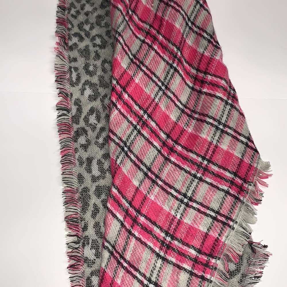 Claire’s Pink Multi Gray Cheetah Print Reversible Wool Scarf - Picture 5 of 5